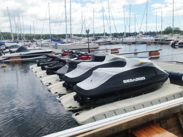 Slide: The Image of Wave Armor Jet Docks 2025 - 1