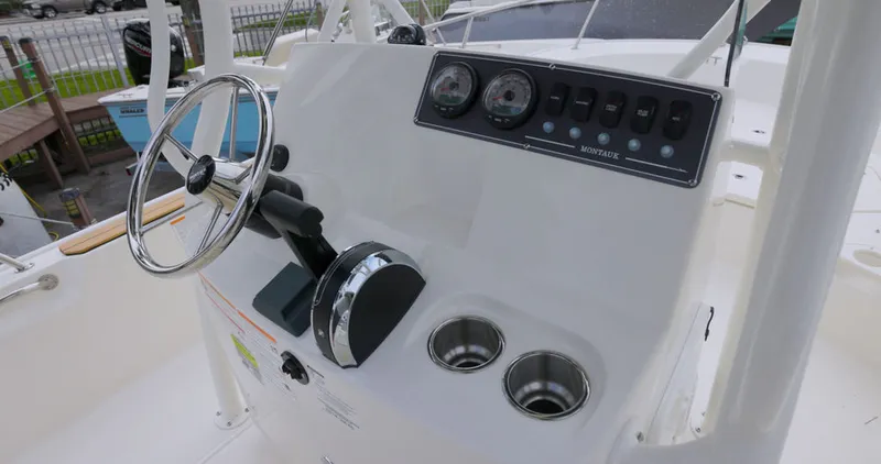 Slide: The Image of Boston Whaler 190 Montauk 2026 - 12