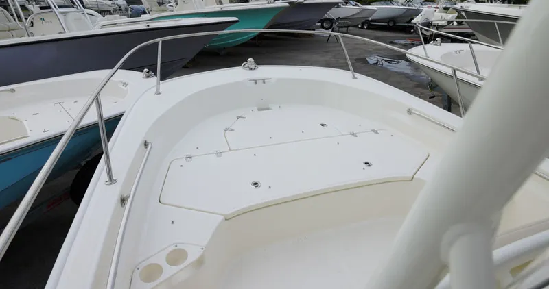 Slide: The Image of Boston Whaler 190 Montauk 2026 - 14