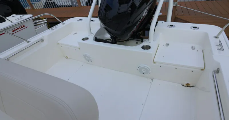 Slide: The Image of Boston Whaler 190 Montauk 2026 - 15