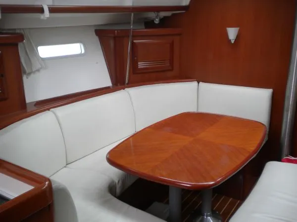 Slide: The Image of Beneteau 393 saloon seating - 15