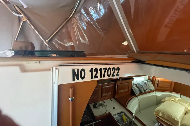Slide: The Image of Interior view of a 2007 Beneteau 393 sailboat with registration number 1217022. - 23