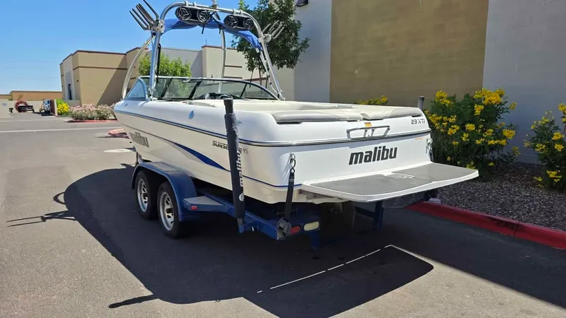 Slide: The Image of Malibu WAKESETTER 23 XTI 2003 - 2