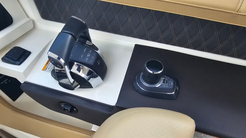 Slide: The Image of Sea Ray 310 SLX 2019 - 18
