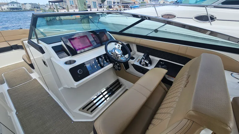 Slide: The Image of Sea Ray 310 SLX 2019 - 14