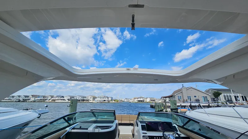 Slide: The Image of Sea Ray 310 SLX 2019 - 23
