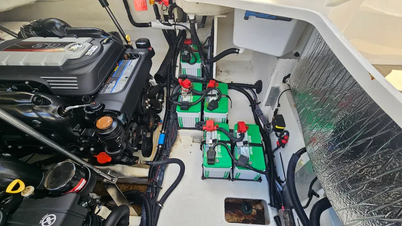 Slide: The Image of Sea Ray 310 SLX 2019 - 35