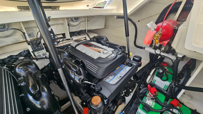 Slide: The Image of Sea Ray 310 SLX 2019 - 34
