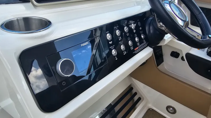 Slide: The Image of Sea Ray 310 SLX 2019 - 17