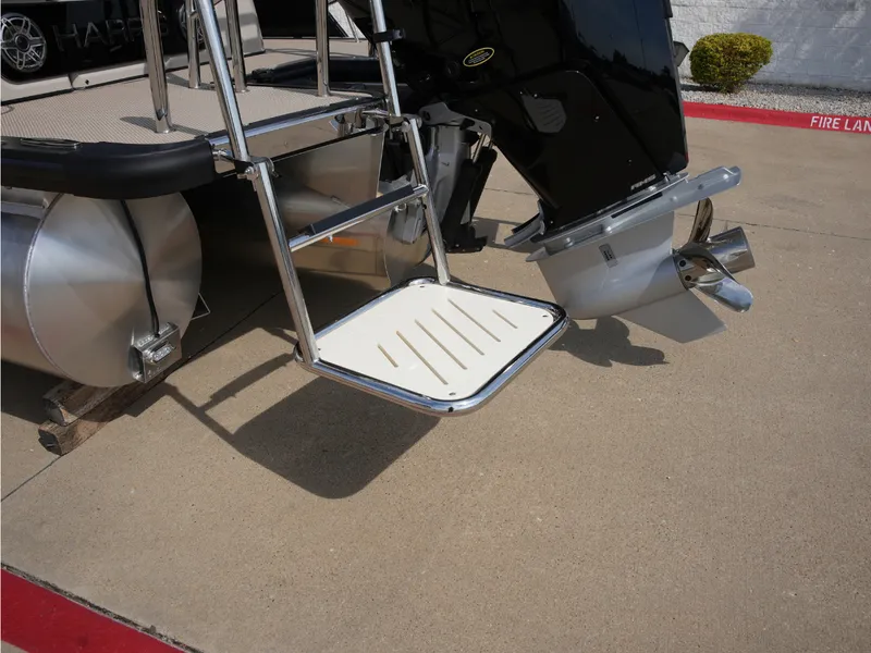 Slide: The Image of Harris Grand Mariner 230 2027 - 5