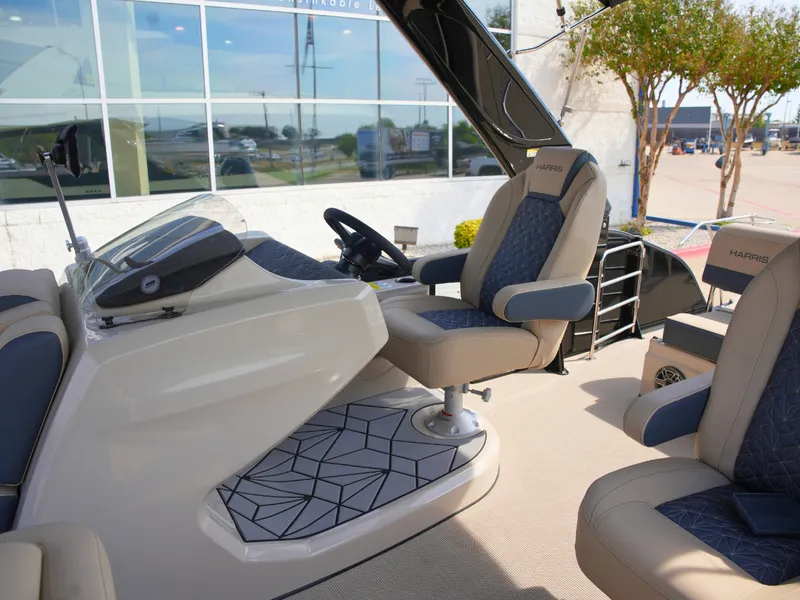 Slide: The Image of Harris Grand Mariner 230 2027 - 20