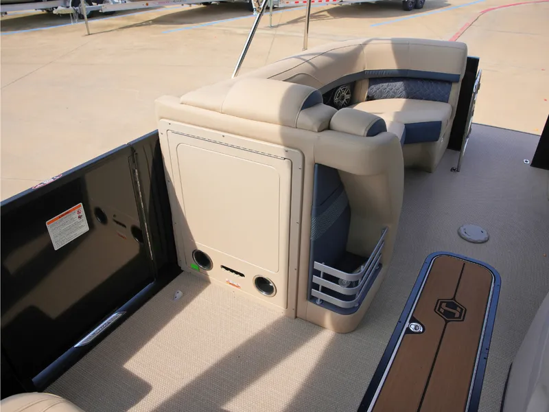 Slide: The Image of Harris Grand Mariner 230 2027 - 17