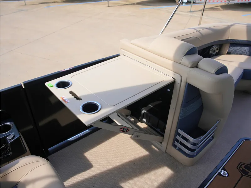 Slide: The Image of Harris Grand Mariner 230 2027 - 18