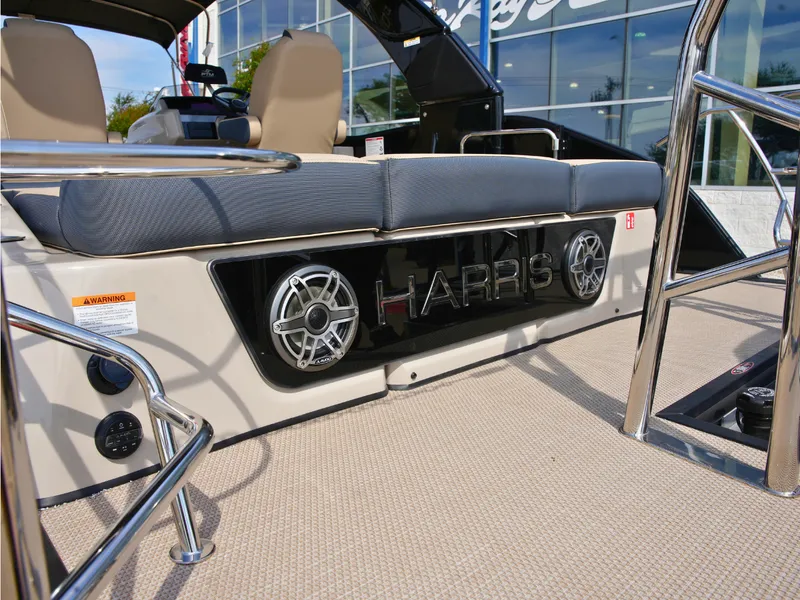 Slide: The Image of Harris Grand Mariner 230 2027 - 4
