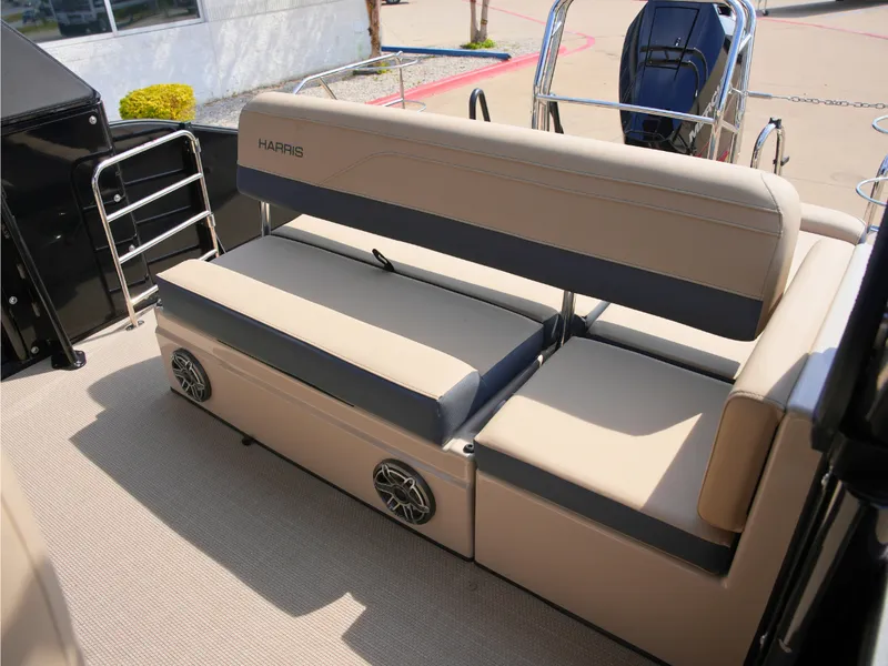 Slide: The Image of Harris Grand Mariner 230 2027 - 31