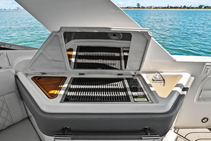 Slide: The Image of Sea Ray 310 SLX OB 2023 - 36