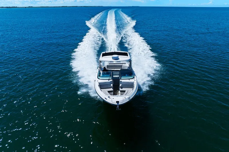 Slide: The Image of Sea Ray 310 SLX OB 2023 - 13