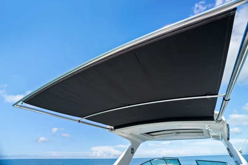 Slide: The Image of Sea Ray 310 SLX OB 2023 - 43