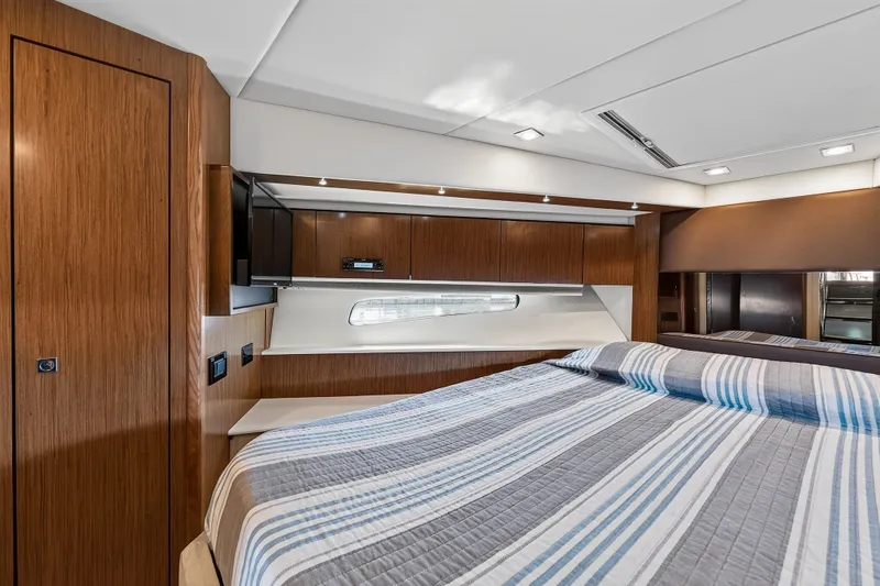 Slide: The Image of Cruisers 48 CANTIUS 2017 - 60