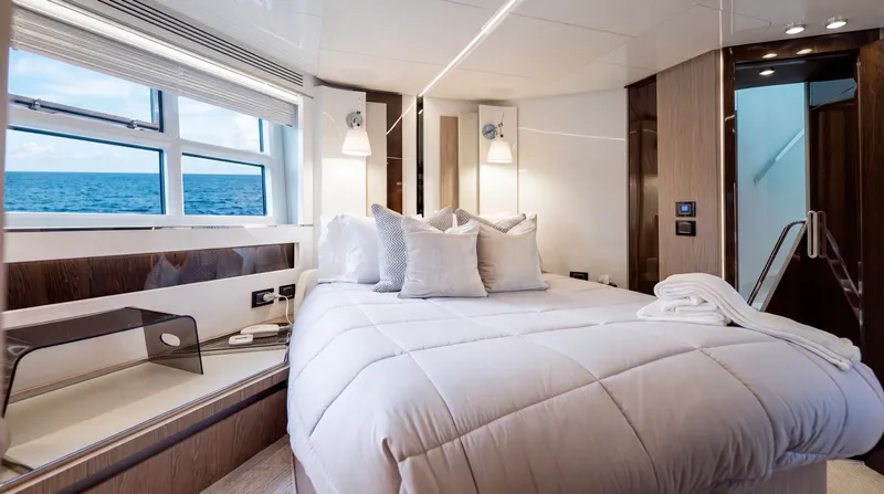 Slide: The Image of Azimut S7 2019 - 34