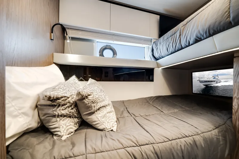 Slide: The Image of Azimut S7 2019 - 41