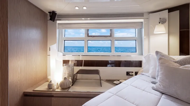 Slide: The Image of Azimut S7 2019 - 38