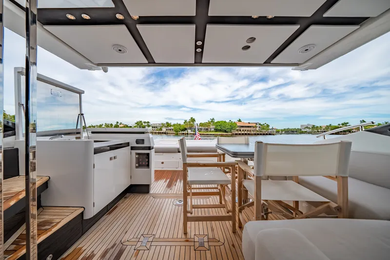 Slide: The Image of Azimut S7 2019 - 18