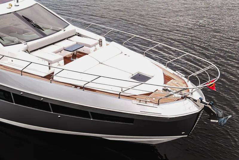 Slide: The Image of Azimut S7 2019 - 14
