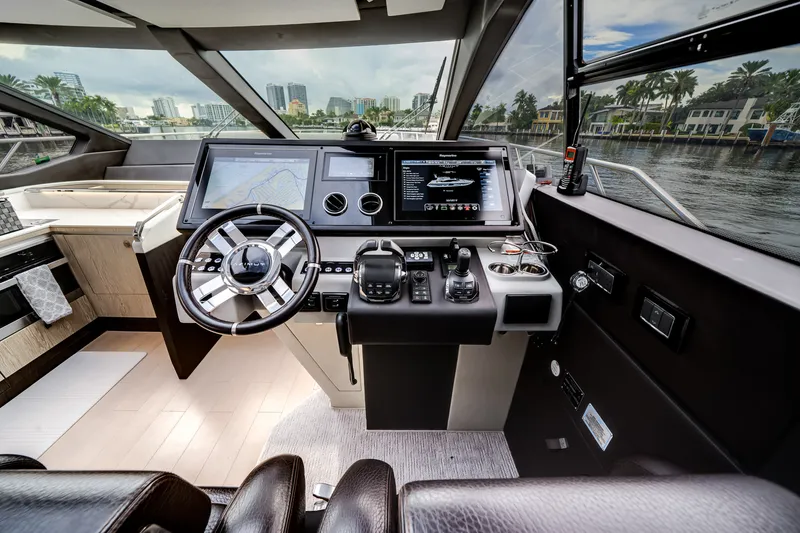 Slide: The Image of Azimut S7 2019 - 31