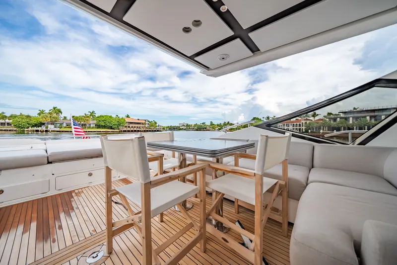 Slide: The Image of Azimut S7 2019 - 17