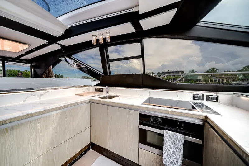 Slide: The Image of Azimut S7 2019 - 28
