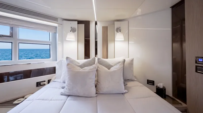 Slide: The Image of Azimut S7 2019 - 35