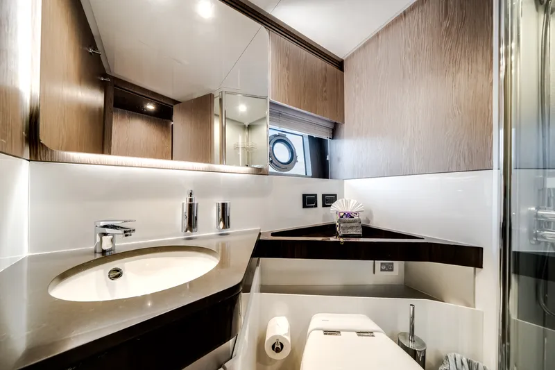 Slide: The Image of Azimut S7 2019 - 36
