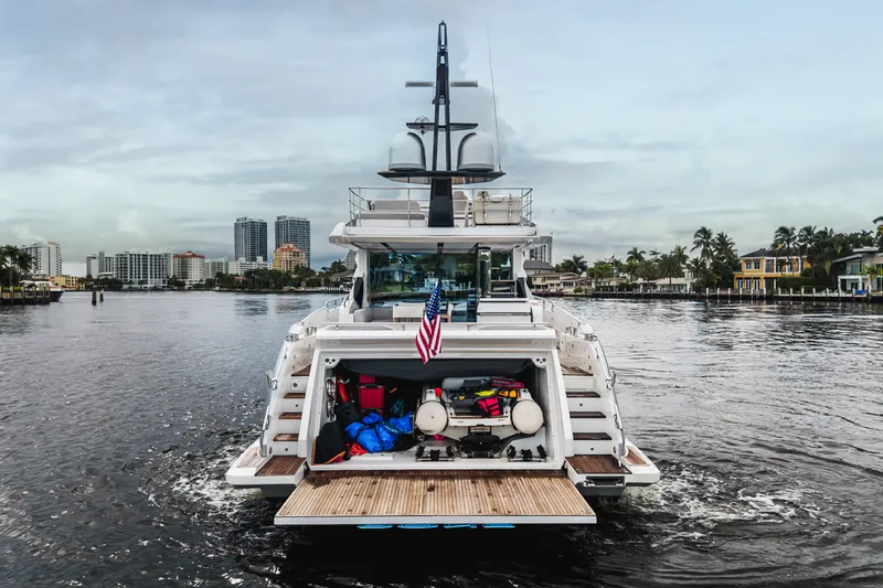 Slide: The Image of Azimut S7 2019 - 15