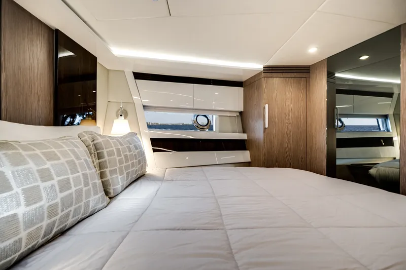 Slide: The Image of Azimut S7 2019 - 35