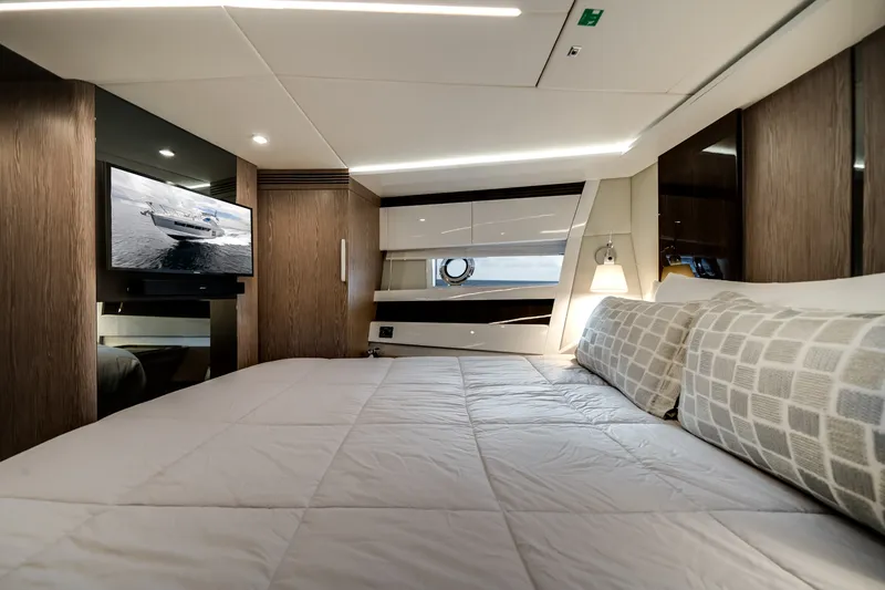 Slide: The Image of Azimut S7 2019 - 34
