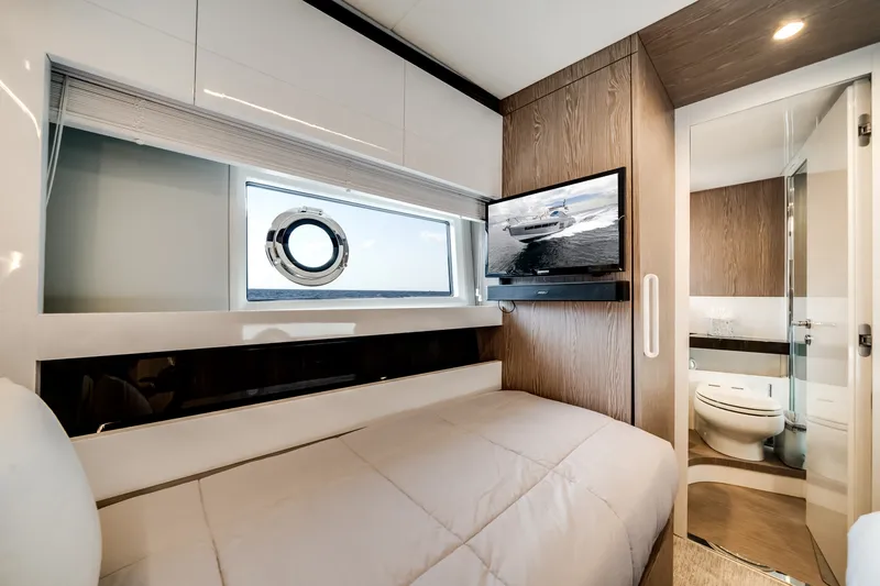 Slide: The Image of Azimut S7 2019 - 39
