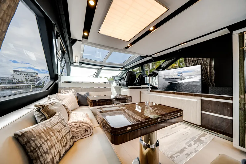 Slide: The Image of Azimut S7 2019 - 25