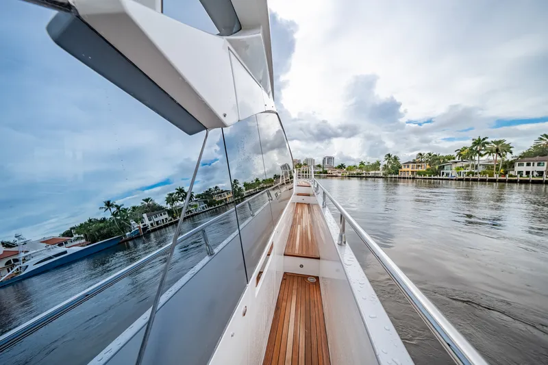 Slide: The Image of Azimut S7 2019 - 13