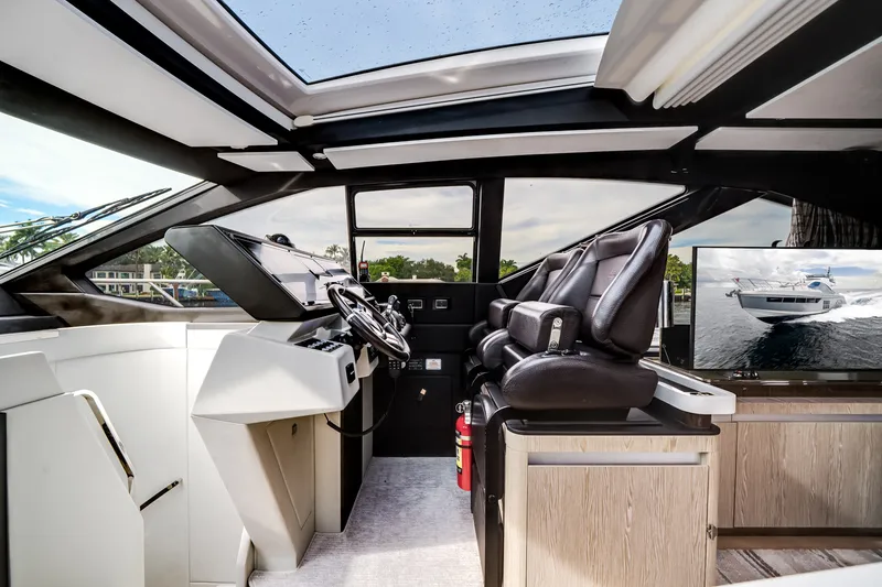 Slide: The Image of Azimut S7 2019 - 30