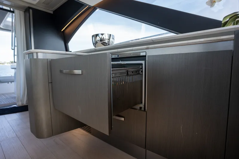 Slide: The Image of Azimut S6 2022 - 34