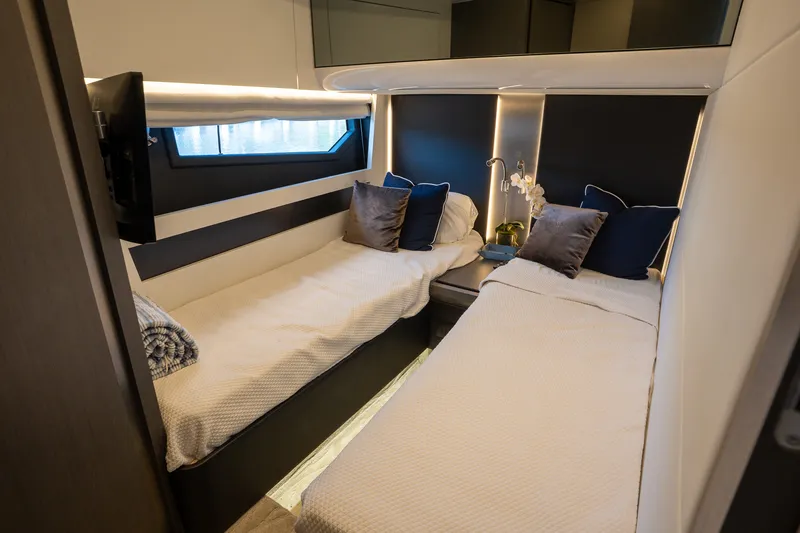 Slide: The Image of Azimut S6 2022 - 15
