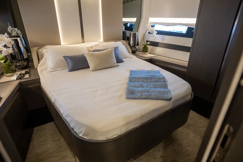 Slide: The Image of Azimut S6 2022 - 16