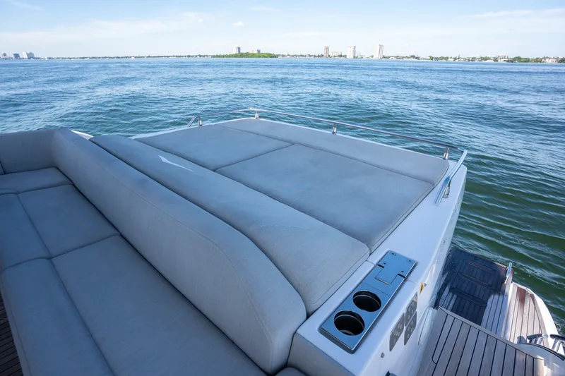 Slide: The Image of Azimut S6 2022 - 45