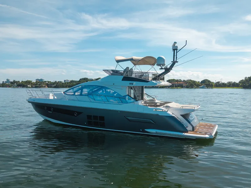 Slide: The Image of Azimut S6 2022 - 5