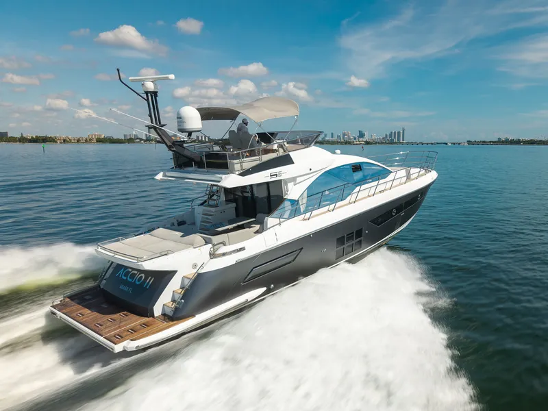 Slide: The Image of Azimut S6 2022 - 10