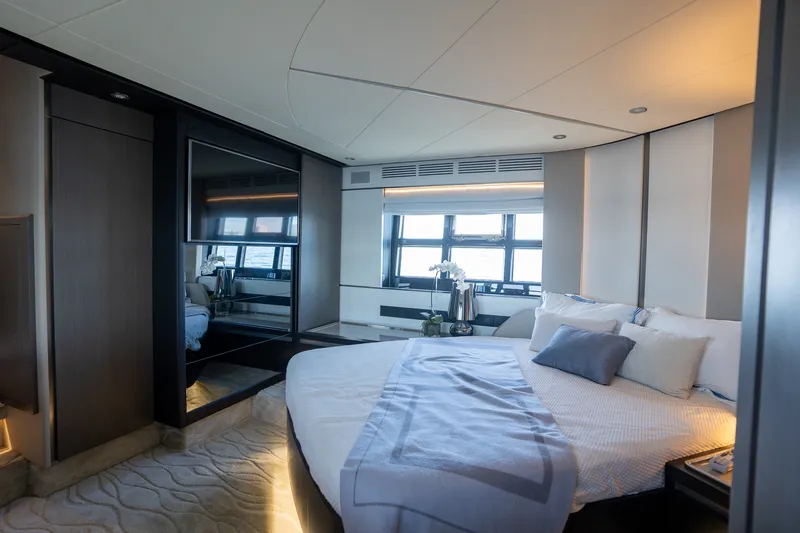 Slide: The Image of Azimut S6 2022 - 36