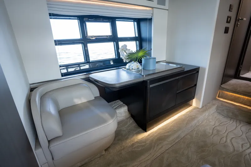 Slide: The Image of Azimut S6 2022 - 38
