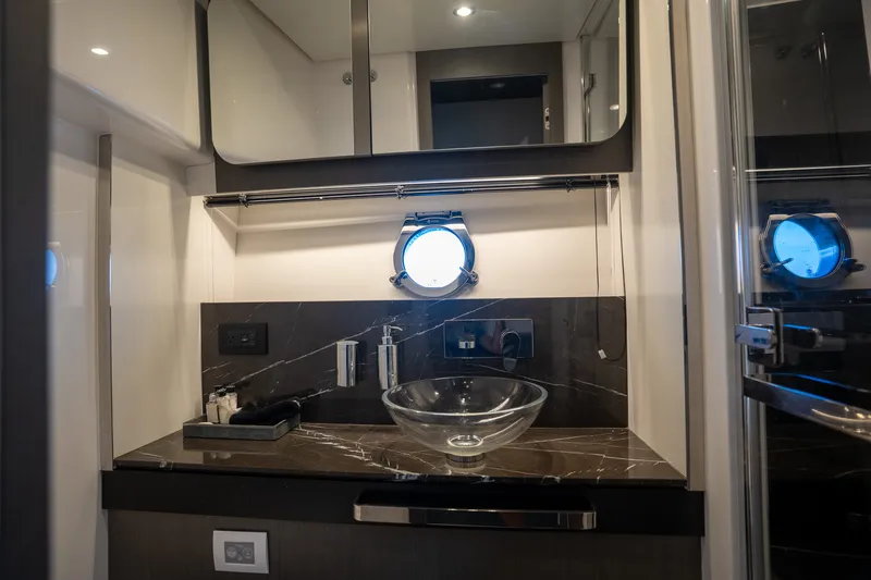 Slide: The Image of Azimut S6 2022 - 41