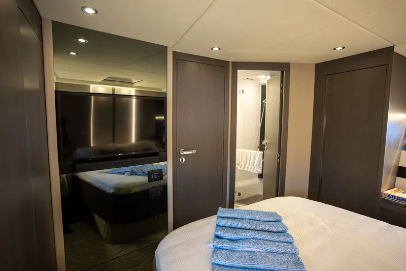 Slide: The Image of Azimut S6 2022 - 17